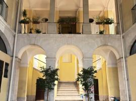 Deattellis House accogliente mansarda in palazzo storico, hotel v destinaci Campobasso