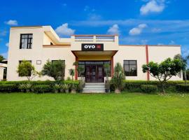 SPOT ON Prithvi Garden, hotel in Hāpur