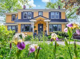 The Stella Rose B&B, hotel na may parking sa Wolfville
