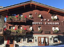 Hotel L' Aiglon, hotel with hot tubs in Champoluc