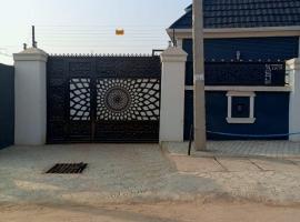 Luxury Egbeda Apartments, bed & breakfast σε Okunola
