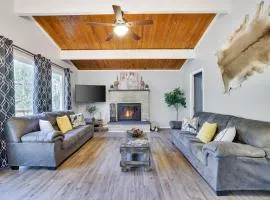 COZY COTTAGE Spacious 4Bdrm 2Bth, Hot Tub, Game Movie Room, Close to camelback skiing, Sauna Firepit, Arcades, Backyard Playground, 2 Min Walk To Pool, Lake, Beach, Basketball
