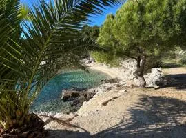 Trogir Čiovo nice studio apartment near the sea in Okrug