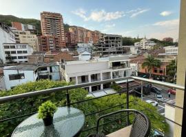 Hotel Granada Suites - AV 9، فندق في كالي