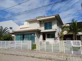 Casa Bombinhas Com Piscina