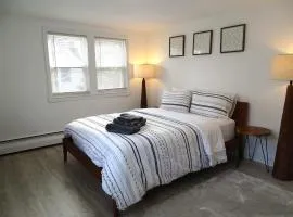 Comfortable 3 Bed Apt in Quiet Neighborhood