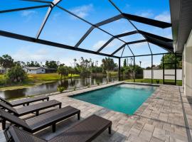 The perfect retreat with canal view, khách sạn ở Port Charlotte