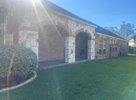 Spacious 4 Bed & 2 Bath Home in the Woodlands, TX