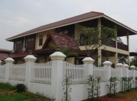 Keerawan House Rim Khong, guest house in Ban Wat Luang