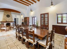 Villa Can Mestre con vistas a la puesta de Sol, kh&aacute;ch sạn c&oacute; bồn tắm n&oacute;ng ở Bahia de Sant Antoni