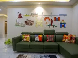 Delightful 3 Bed holiday home with AC Near US Embassy, Gachibowli