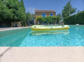 Superbe appartement neuf au cœur de la Provence., hotel in Entraigues-sur-la-Sorgue