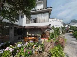 Castle peak yard Inn Free railway st ation pick-up by 2 nights English and Spanish reception available
