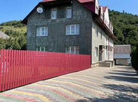 Гостинний Дім, hotel v destinaci Huklyvyy