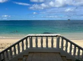 Direct Beach Access, Modern Stay with Hill View
