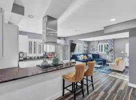 Bright Stylish hidden gem in Washington DC with King Bed 75inch tv and free parking