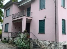 Casa Neu, hotel v destinaci Travedona