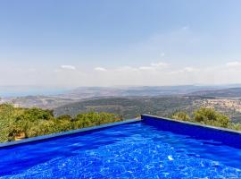 Red and White אדום לבן, hotel a Amirim