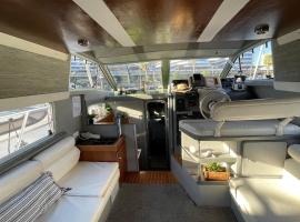 The Floating Home, Hotel in Barcelona