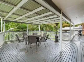 Palm Paradise Near the Beach