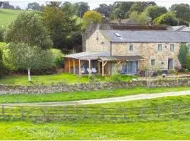 5-Bed Country Retreat in Harrogate with Hot Tub