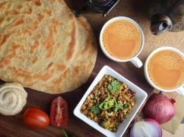 Karachi BNB Royal Family - Airport-Shahr-e-Faisal