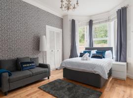 3 bedrooms bungalow, sleeps 6, free parking with garden, bungalow en Edimburgo