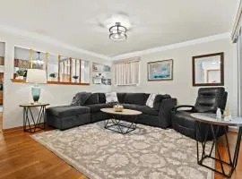 Charming Home Near Target and Parks 2 Bathrooms