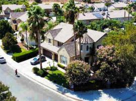 Evonvale Dream! Big Heated pool, jacuzzi seats 16!, hotel v destinaci Corona