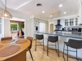 Spacious Family Home 10 minutes from beach
