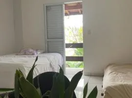 Suítes com ar condicionado - praia de Itaguaré e Jardim São Lourenço