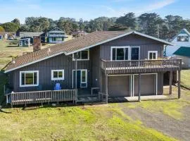 Oceanview 5 bedroom hot tub, firepit & dog run