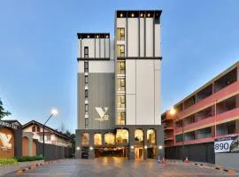 V32 Hotel
