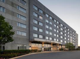 Residence Inn by Marriott Montreal Airport, hotel v destinaci Dorval