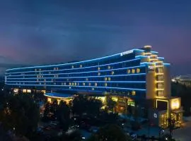 Wyndham Qingdao l Free Fixed-Time Shuttle Service Between Hotel and Airport & North Railway Station l Live Band in the Night l Outdoor Children's Amusement Park l 1-Hour Play Squash, Snooker or Table Tennis