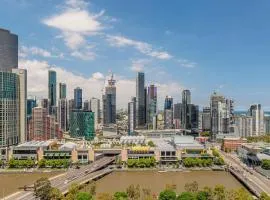 Stylish One-Bedroom Apartment with Southbank and Yarra River Views