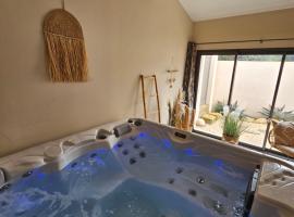 Cosy love house, hotel i Saint-Siffret