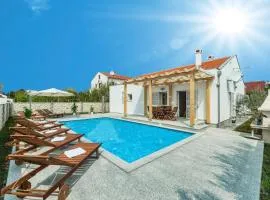 4 Bedroom Awesome Home In Privlaka