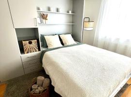 Bijou Serene klitzekleine Wohnung mit Seeblick, hotel v destinaci Faulensee