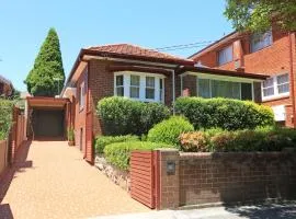 Sydney, Bexley North holiday home 3bedrooms, free parking, close to Train station and CBD