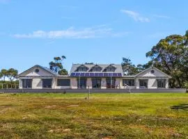 Peninsula at Metung House - Boat Access Only Getaway