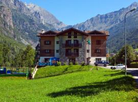 Casa Corti Albergo Ristorante Valbondione Bergamo โรงแรมในวัลบอนดิโอเน