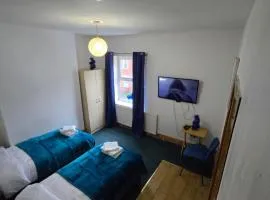 The blue studio flat