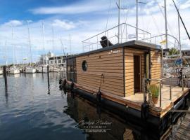 Hausboot Seepferdchen, Hotel in Heiligenhafen
