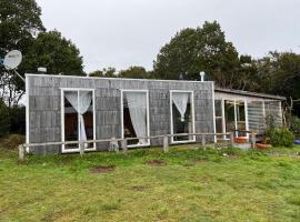 Turismo Los Carbooneros de Pugue&ntilde;un, hotel con piscina ad Ancud