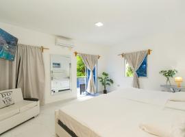 Crown ll-Guest Friendly-3 Bedrooms-Pool-Close to everything!, golfový hotel v destinaci San Felipe de Puerto Plata