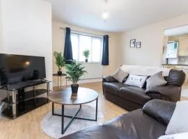18FWC, 2 Bedroom, Sleeps 4, Town Centre Location, Secure Parking