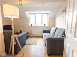 9FWC, 2 Bedroom Apartment, Sleeps 4, 2 Double beds, Parking