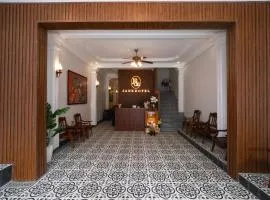 Jade Hotel
