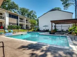 1st-Floor Condo in Walden Walk to Pool and Lake!